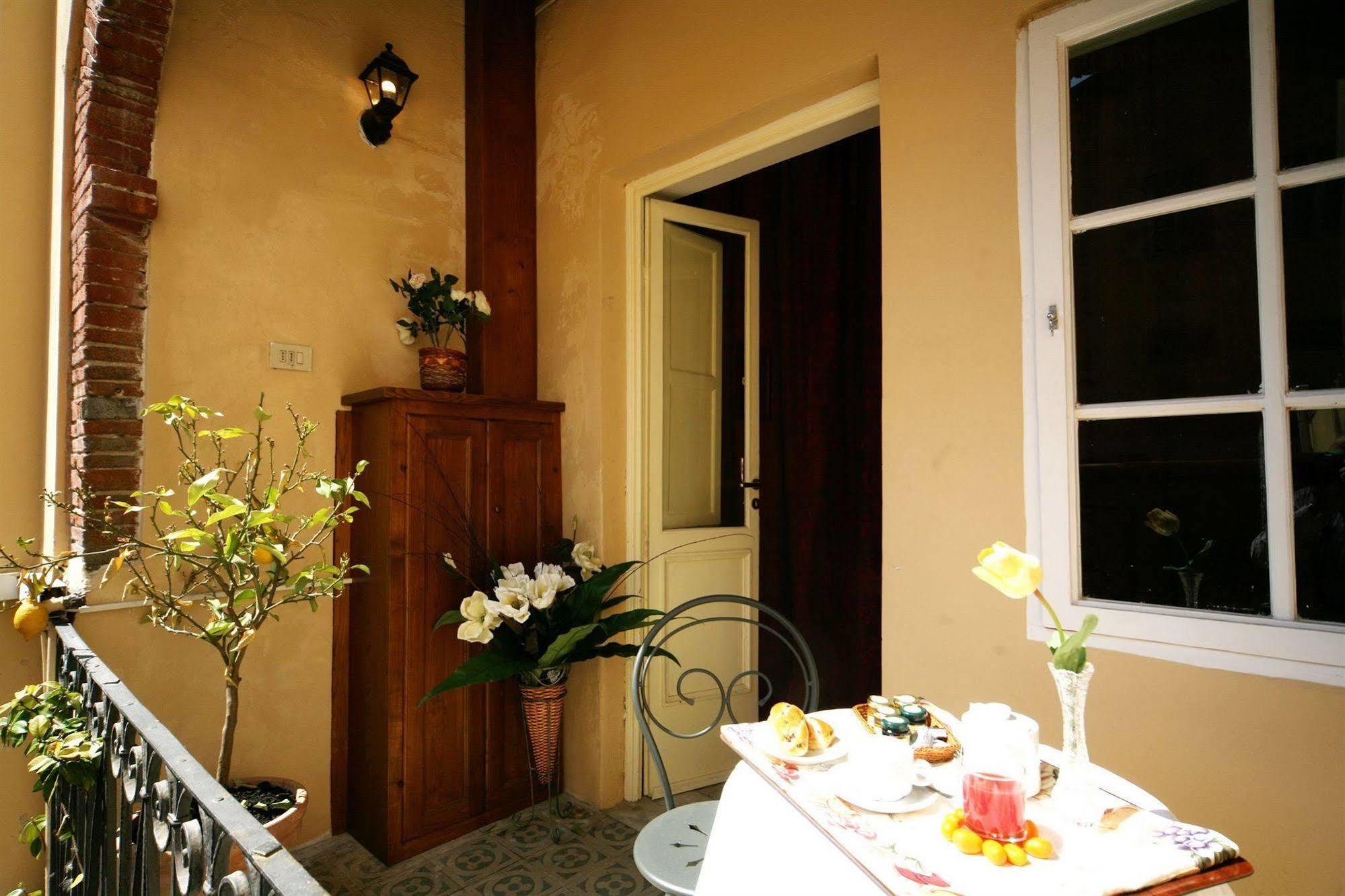 Antica Residenza Santa Chiara -City Center ルッカ エクステリア 写真